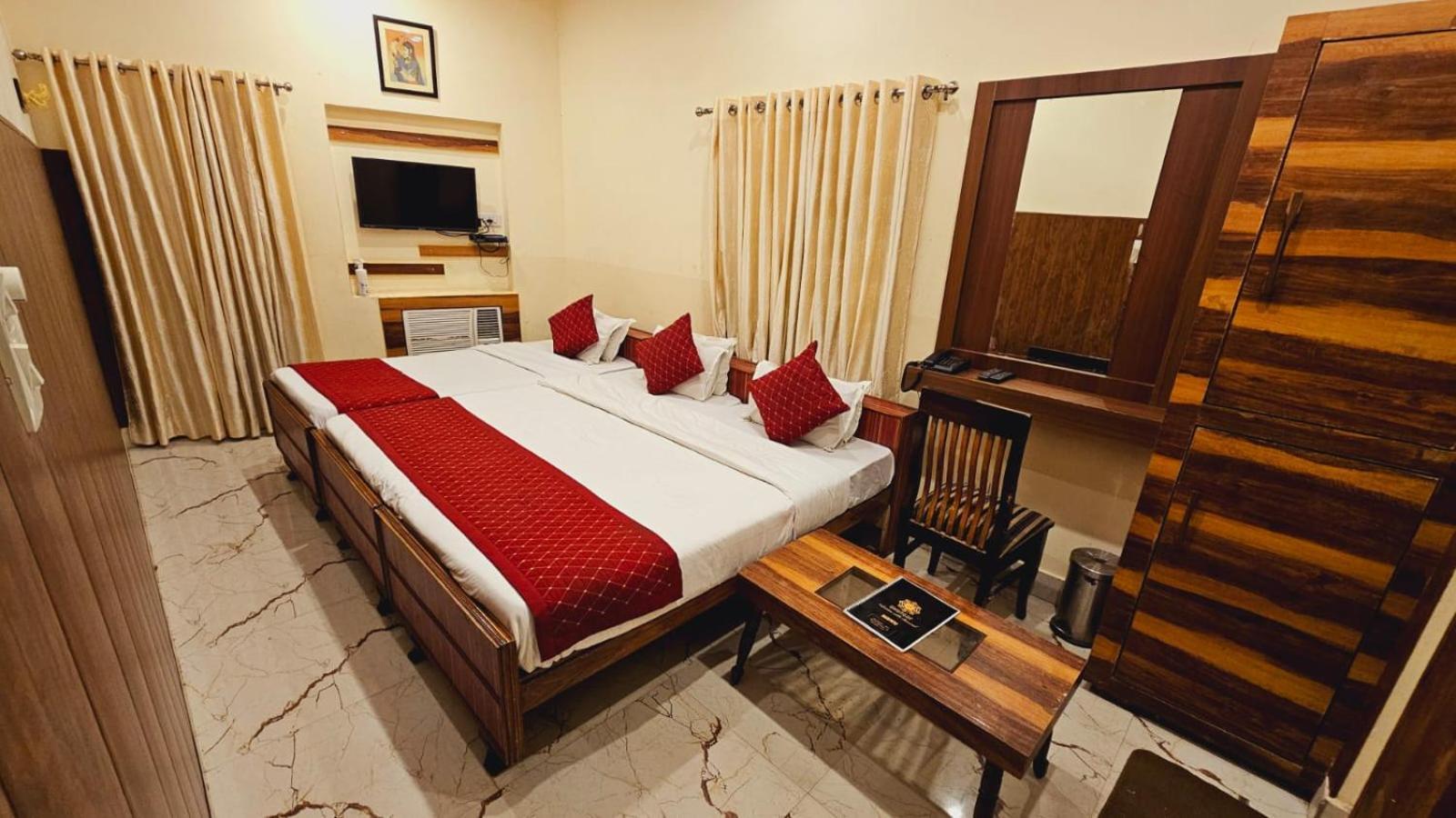 Bhagyashree Guest House 2 Km To Vishwanath Temple, Ganga Ghat Parking Available Varanasi Eksteriør bilde