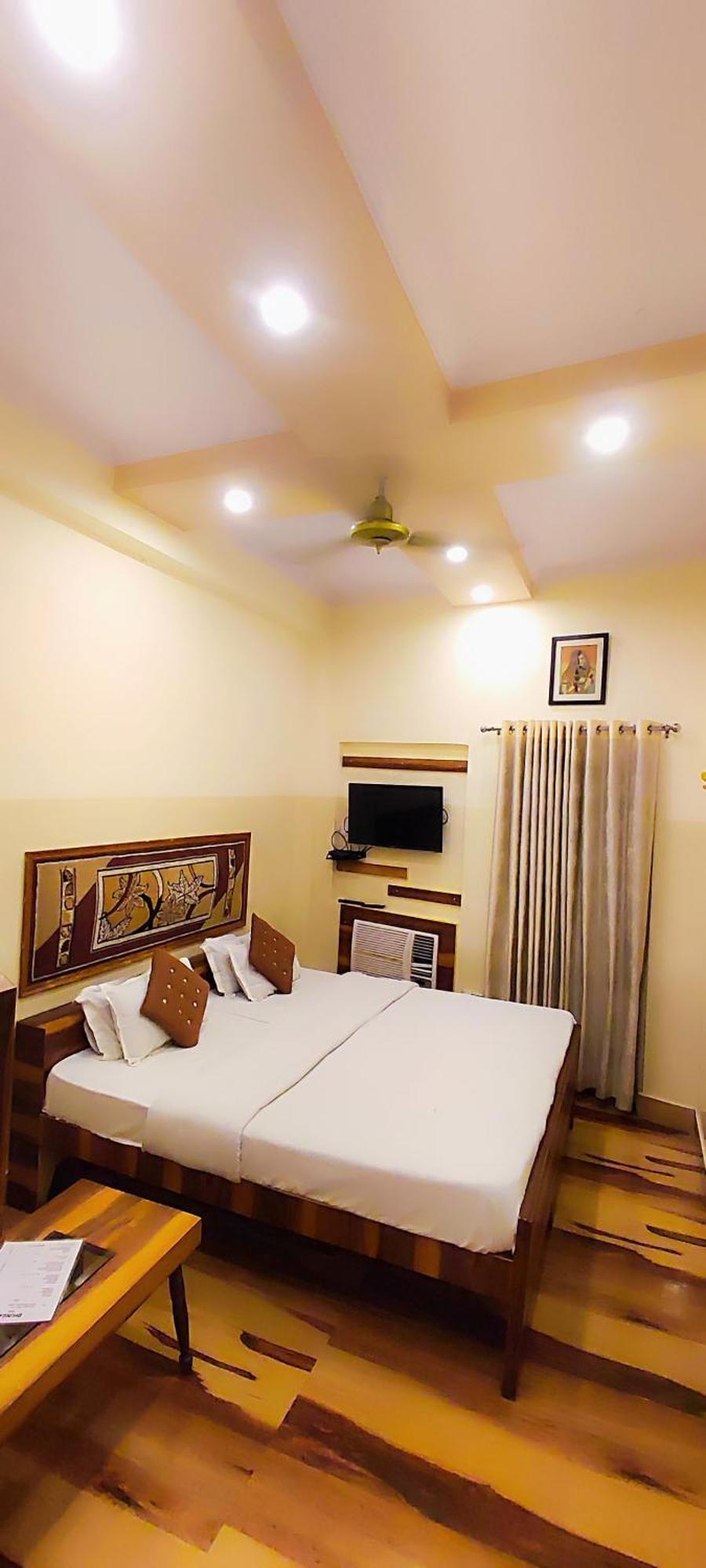 Bhagyashree Guest House 2 Km To Vishwanath Temple, Ganga Ghat Parking Available Varanasi Rom bilde